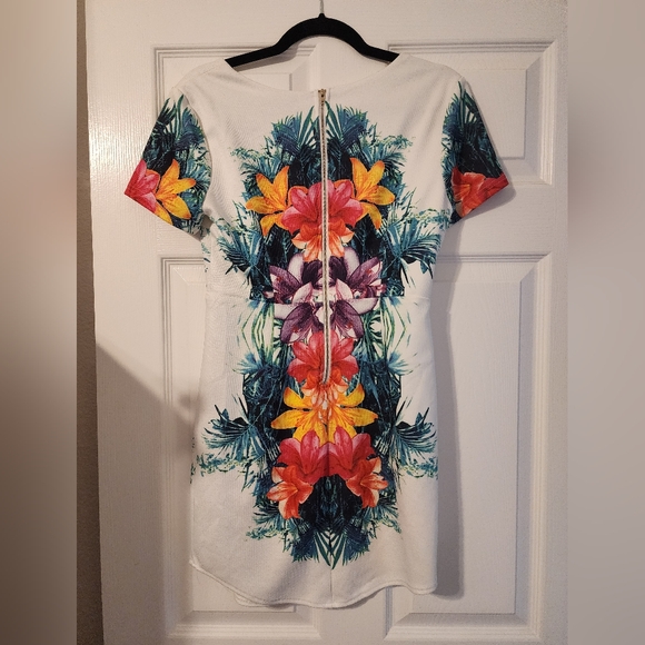 Cut Out Floral Tropical Dress - Picture 6 of 7